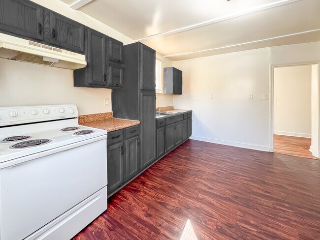 Building Photo - 1113 Evergreen Ave