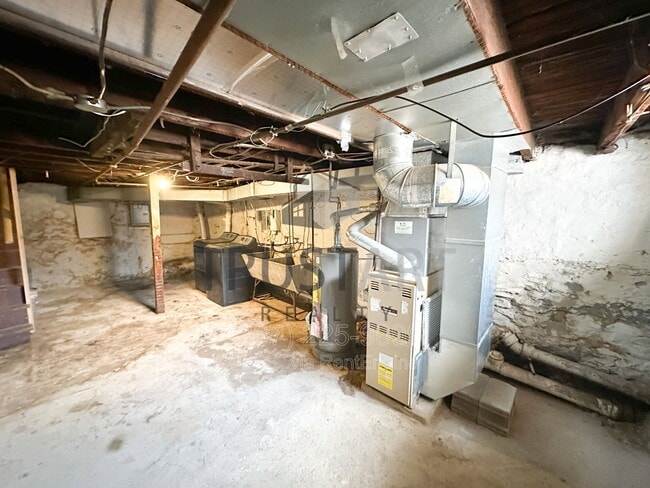 Building Photo - 3885 Manor St