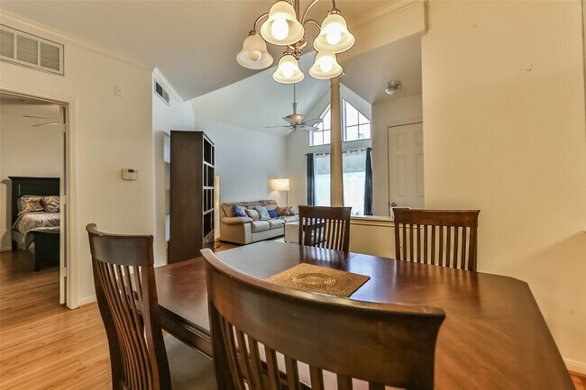 Building Photo - 1330 Old Spanish Trl