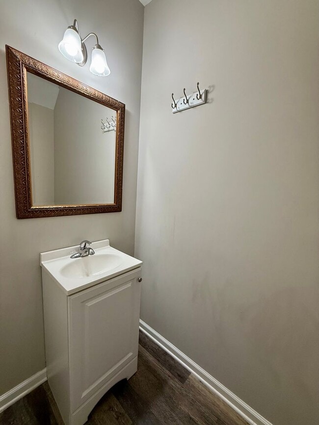 Building Photo - Great Oakwood Location- 3 bedroom, 2.5 bat...