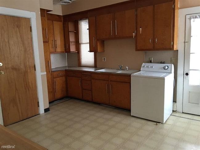 Building Photo - 399 deKoven Drive