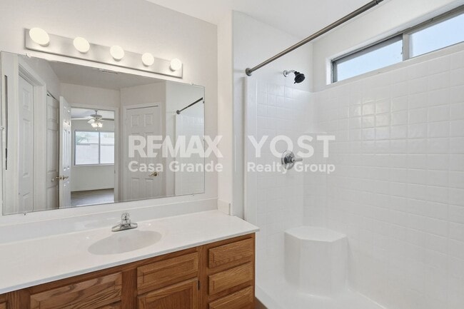 Building Photo - Bright, Open Floor Plan with Low-Maintenance Yard in Arizona City!