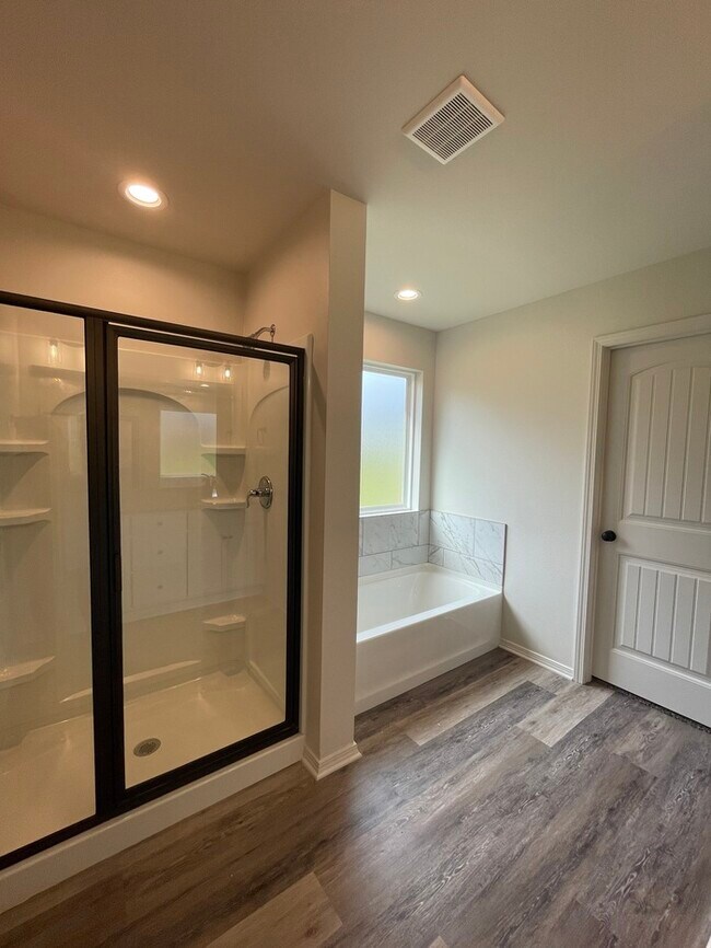 Building Photo - 1048 Heritage Way