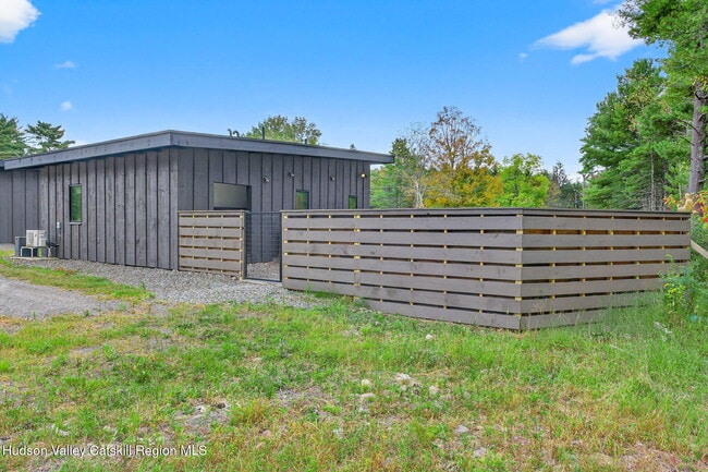 Building Photo - 422 Wittenberg Rd