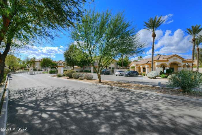 Gated community - 2550 E River Rd