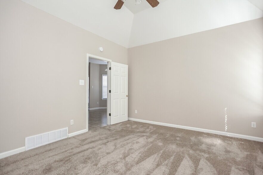 Building Photo - 984 Cully Rd