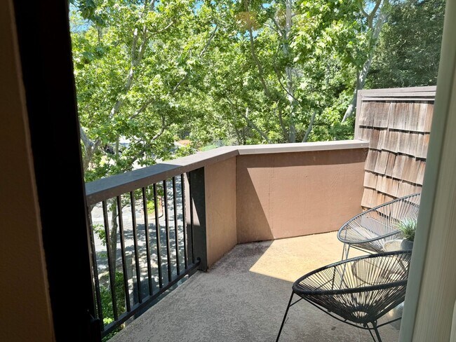 Building Photo - Luxury Condo in Heart of Downtown Los Gatos