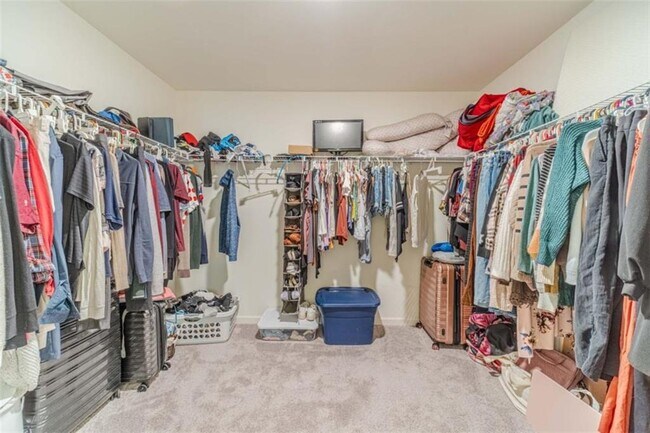 Building Photo - 222 Knightsbridge Ln