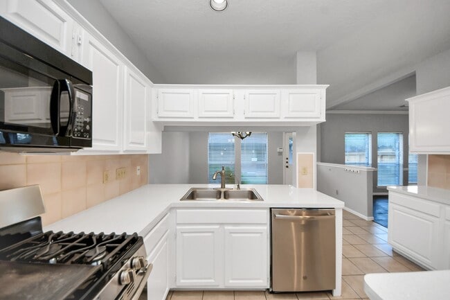 Building Photo - 2102 Gemini St