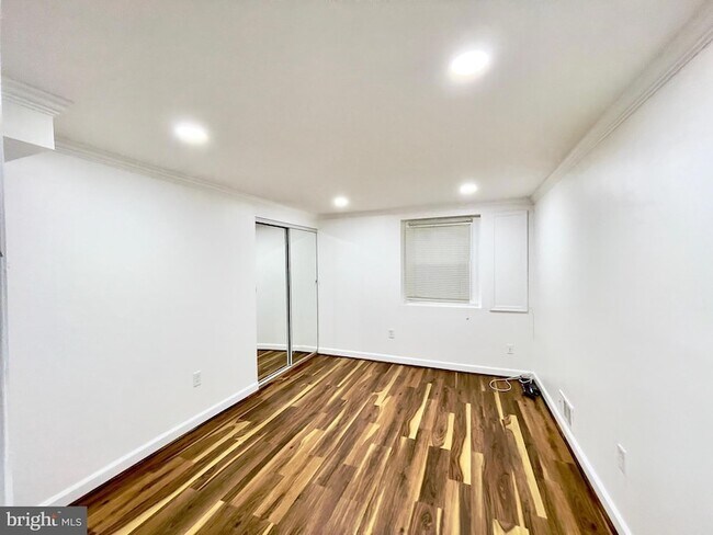 Building Photo - 1402 Mullins St