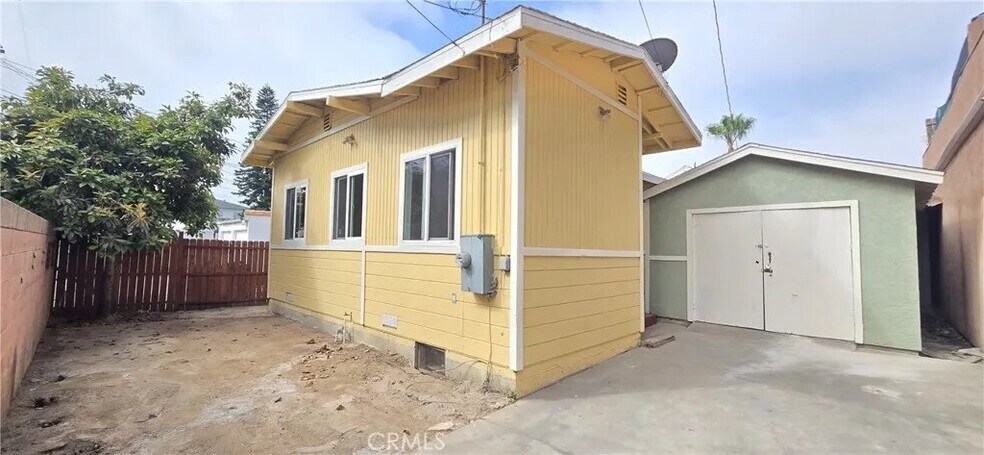 Building Photo - 1060 Cherry Ave