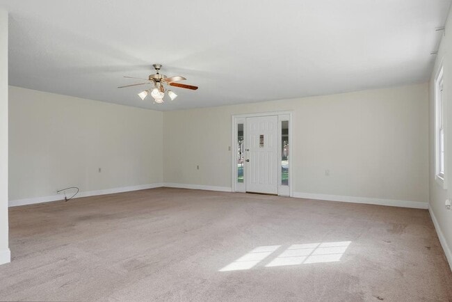 Building Photo - 2101 Goldendale Ln