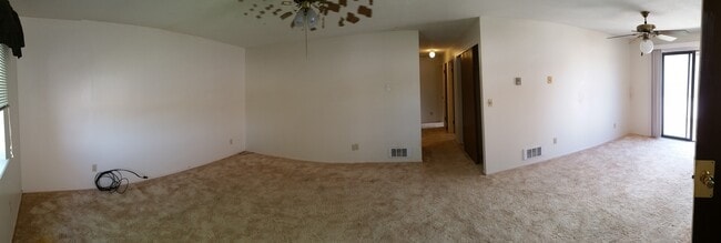 Building Photo - 3 Bed, 1 Bath Home on Corner Lot with Nice...