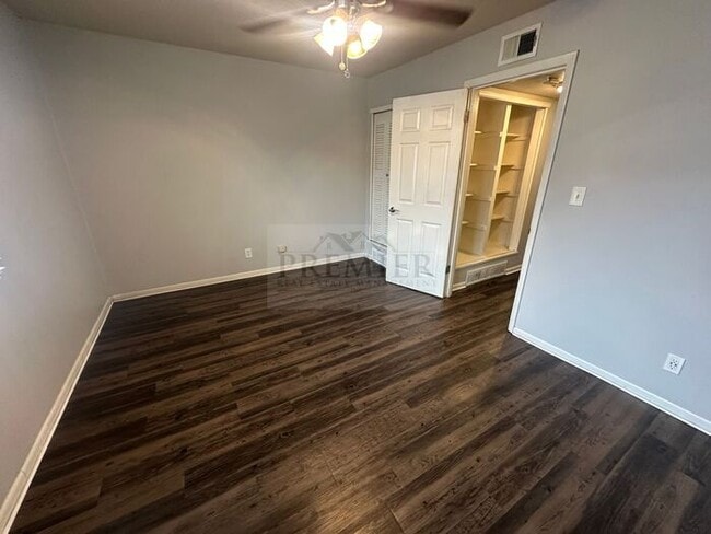 Building Photo - 6009 Barton Ave