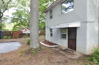 Building Photo - 2702 Old Quintard Ave