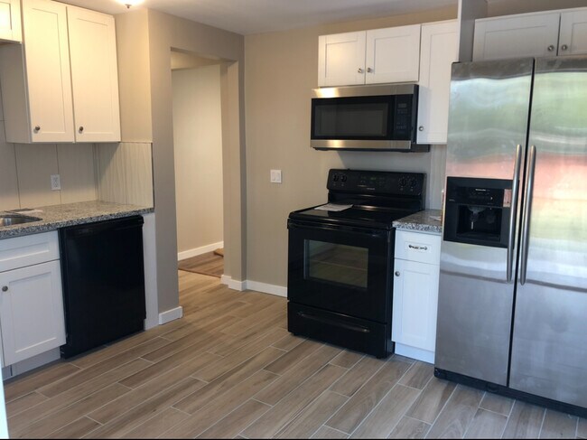 Building Photo - 1145 Montgomery St W