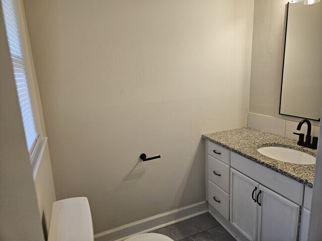 Building Photo - 853 Shannon Dr