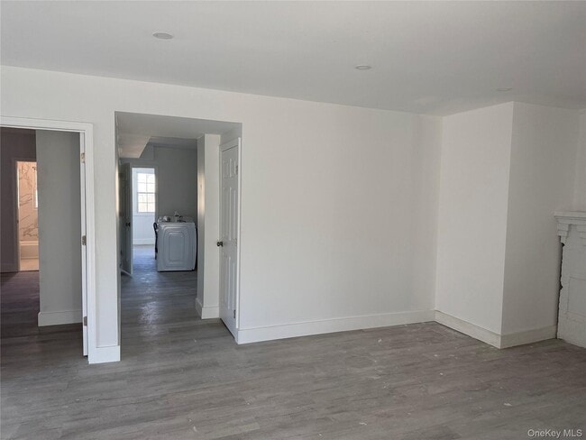 Building Photo - 862 Station Pl