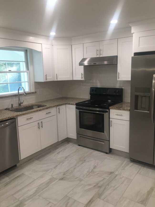 Kitchen - 71 Morningside Dr