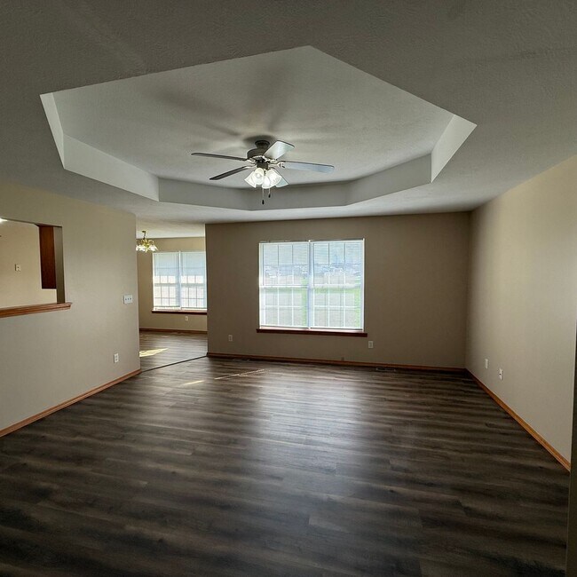 Building Photo - Updated 3 bedroom 2 bathroom home in Clever