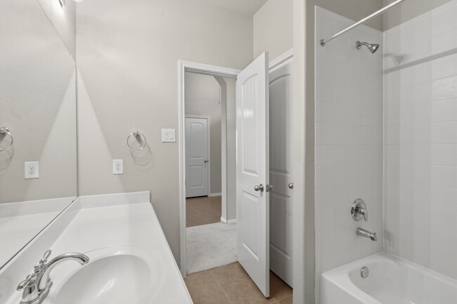 Building Photo - 506 Carson Ridge Dr