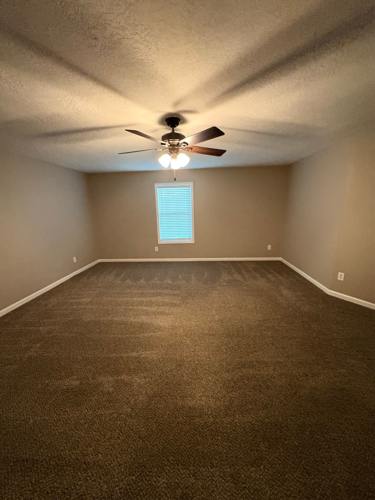 Building Photo - 3957 High Chaparral Dr
