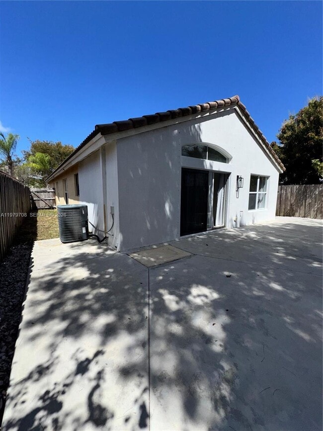 Building Photo - 2010 SE 14th St