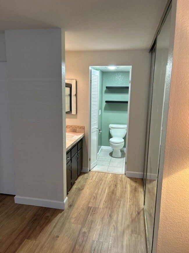 Building Photo - View of Renton Valley 2b/1.5ba Condo ***COMING SOON***