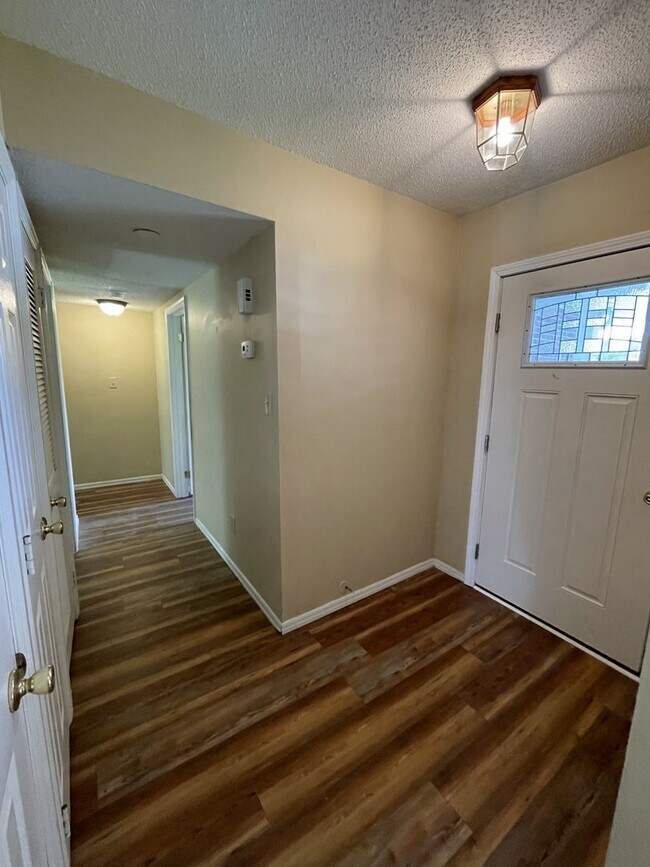 Building Photo - 104 Bayer Ct
