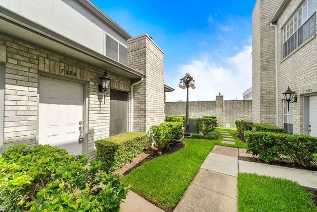 Building Photo - 7396 Regency Square Ct