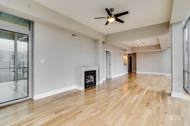 Building Photo - 525 Kedzie St