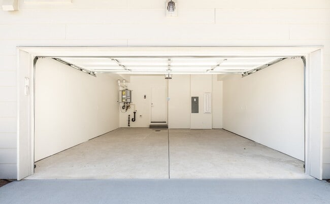 Building Photo - Beautiful 3 Bedroom Home Located in Ten Trails Black Diamond