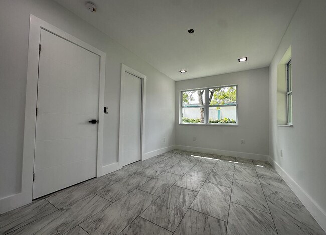 Building Photo - 707 NW 3rd Ave