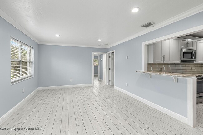 Building Photo - 719 6th St