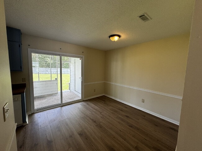 Building Photo - Townhouse for Rent