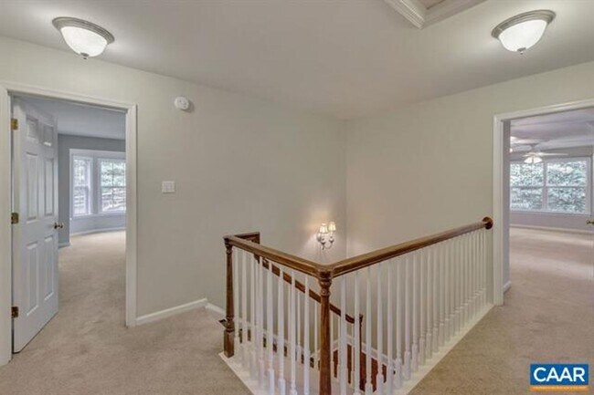 Building Photo - 991 Carodon Dr