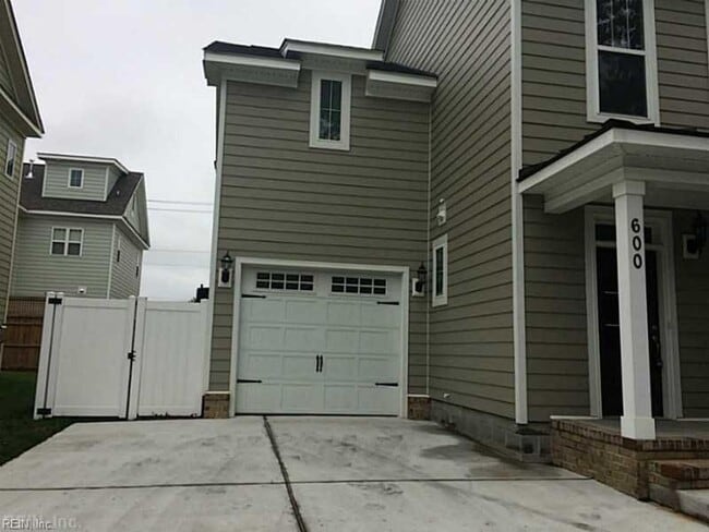 Building Photo - Beach Borough