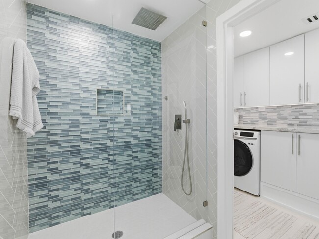 Building Photo - 2210 NE 3rd Ave