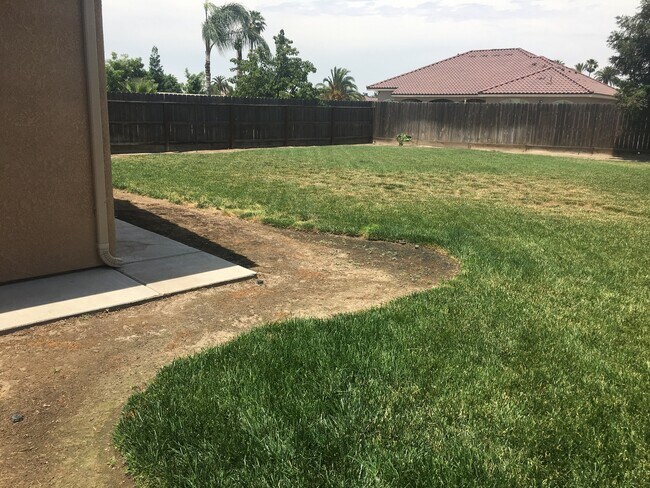 Building Photo - 2022 Muscat Ave