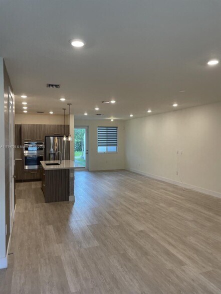 Building Photo - 6675 NW 102nd Path
