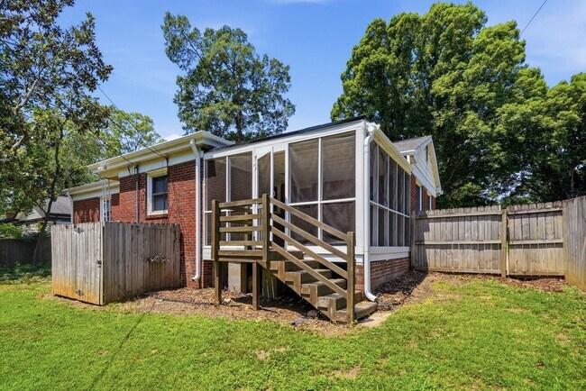 Building Photo - Move-in Ready 3 Bedroom Ranch Home in Eastway Park