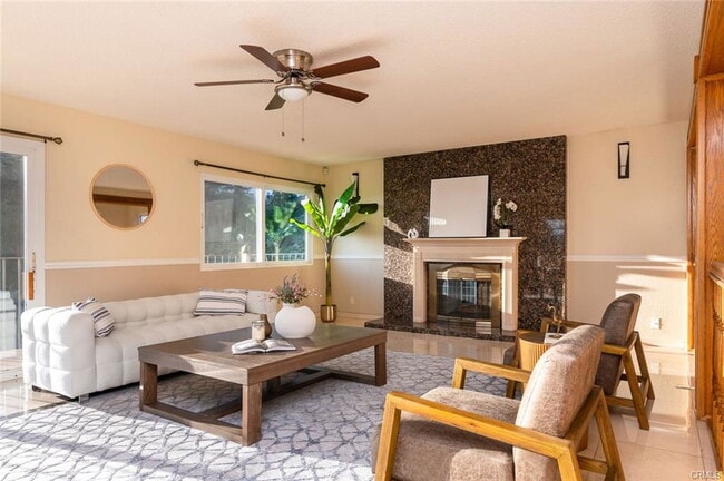 Building Photo - 1218 E Tujunga Ave
