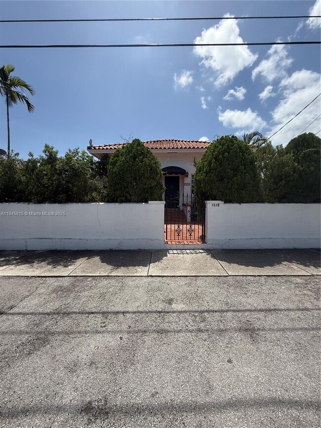 Building Photo - 1218 SW 11th Ave