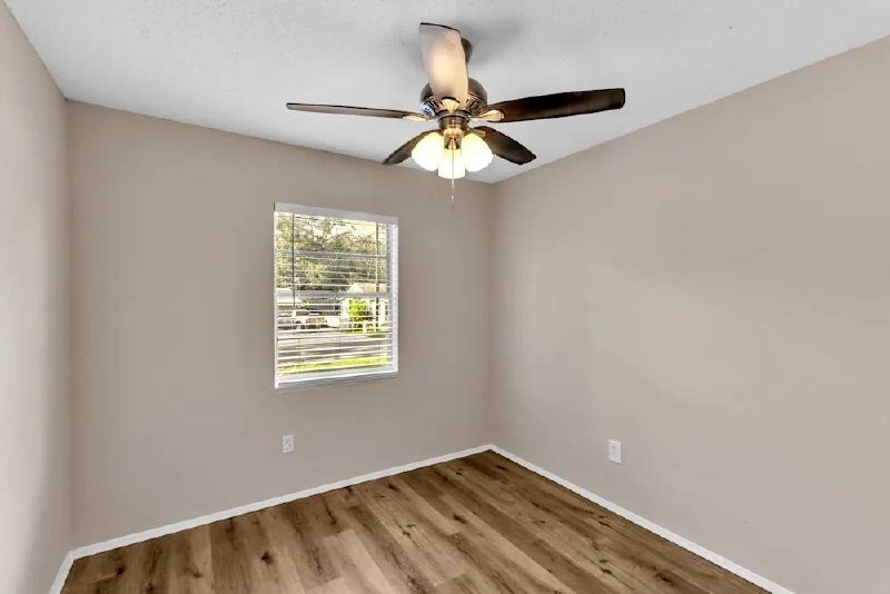 Building Photo - 910 E Humphrey St