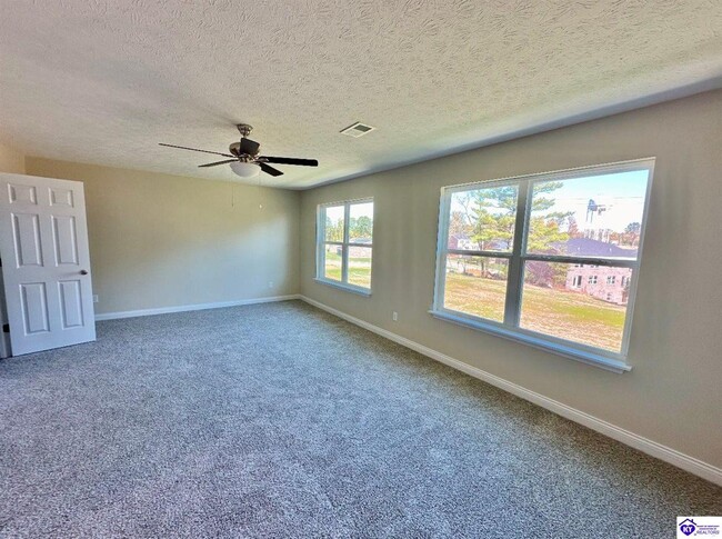 Building Photo - 214 Dixon Cir