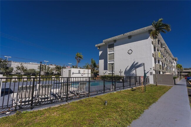 Building Photo - 16450 NW 2nd Ave