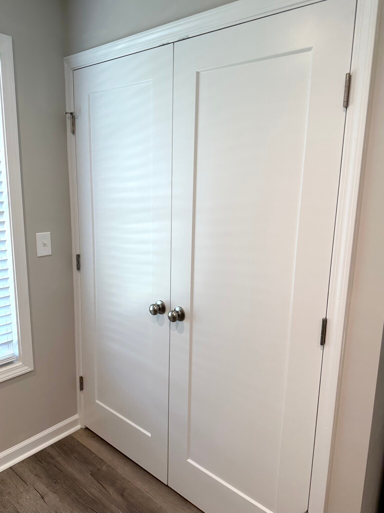 Double door laundry area - 2217 Kenwood Blvd SE