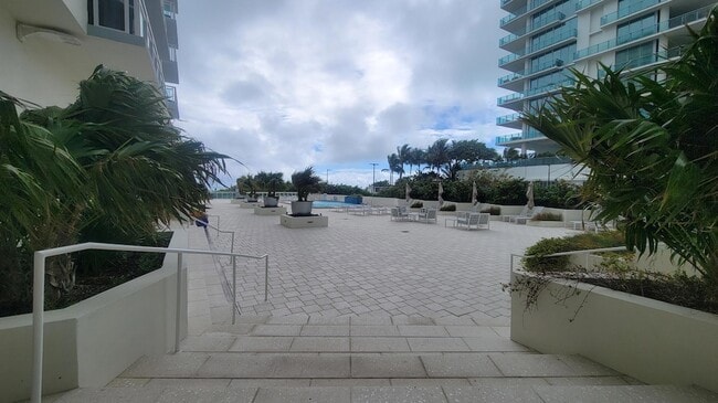 Building Photo - 6917 Collins Ave