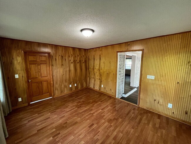 Building Photo - Charming 3-bedroom, 1.5-bathroom property in Pfafftown