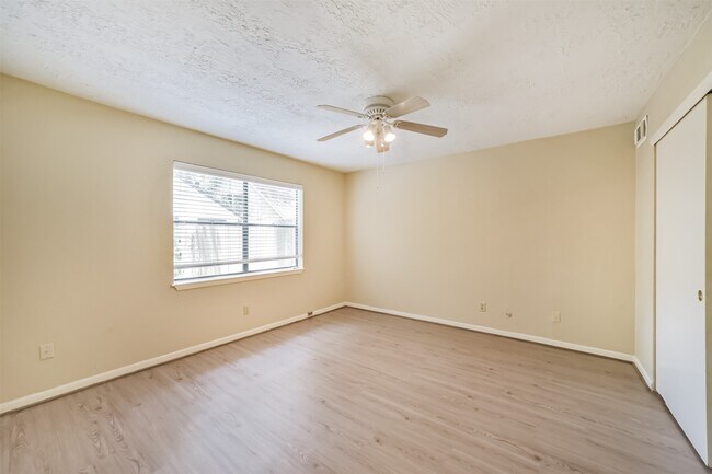 Building Photo - 3 Hedgebell Ct